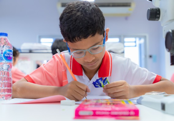 ภาพกิจกรรม คณะวิทยาศาสตร์และเทคโนโลยี มหาวิทยาลัยราชภัฏกำแพงเพชร ร่วมกับโรงเรียนอนุบาลกำแพงเพชร จัดกิจกรรมสะเต็มศึกษา ตามโครงการฝึกทักษะเพื่อพัฒนาอุจฉริยะภาพวิทยาศาสตร์