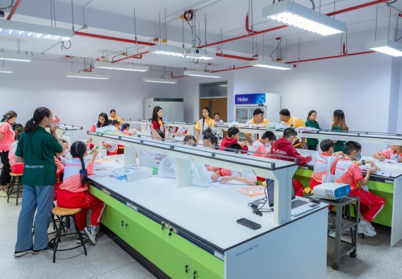 ภาพกิจกรรม คณะวิทยาศาสตร์และเทคโนโลยี มหาวิทยาลัยราชภัฏกำแพงเพชร ร่วมกับโรงเรียนอนุบาลกำแพงเพชร จัดกิจกรรมสะเต็มศึกษา ตามโครงการฝึกทักษะเพื่อพัฒนาอุจฉริยะภาพวิทยาศาสตร์