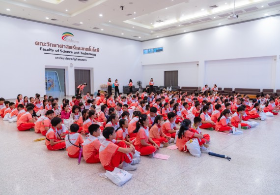 ภาพกิจกรรม คณะวิทยาศาสตร์และเทคโนโลยี มหาวิทยาลัยราชภัฏกำแพงเพชร ร่วมกับโรงเรียนอนุบาลกำแพงเพชร จัดกิจกรรมสะเต็มศึกษา ตามโครงการฝึกทักษะเพื่อพัฒนาอุจฉริยะภาพวิทยาศาสตร์