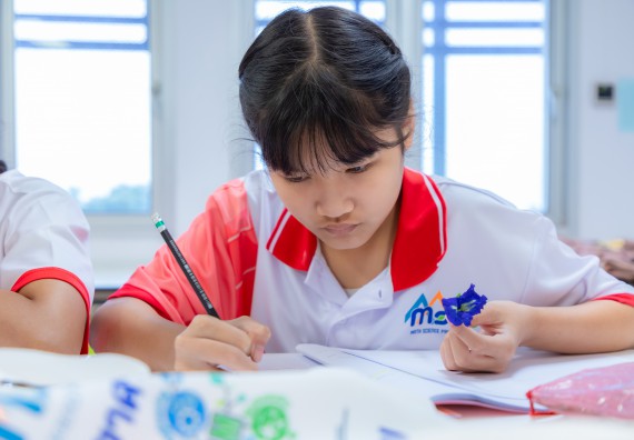 ภาพกิจกรรม คณะวิทยาศาสตร์และเทคโนโลยี มหาวิทยาลัยราชภัฏกำแพงเพชร ร่วมกับโรงเรียนอนุบาลกำแพงเพชร จัดกิจกรรมสะเต็มศึกษา ตามโครงการฝึกทักษะเพื่อพัฒนาอุจฉริยะภาพวิทยาศาสตร์