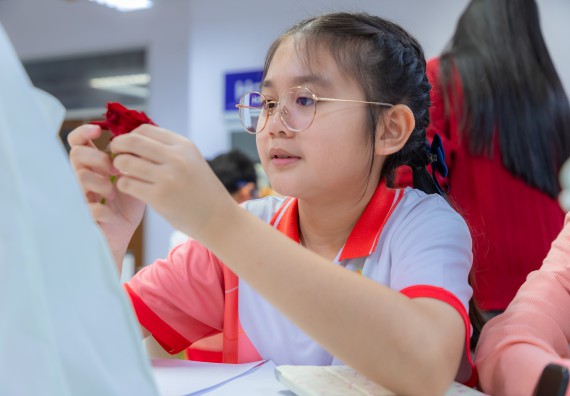 ภาพกิจกรรม คณะวิทยาศาสตร์และเทคโนโลยี มหาวิทยาลัยราชภัฏกำแพงเพชร ร่วมกับโรงเรียนอนุบาลกำแพงเพชร จัดกิจกรรมสะเต็มศึกษา ตามโครงการฝึกทักษะเพื่อพัฒนาอุจฉริยะภาพวิทยาศาสตร์