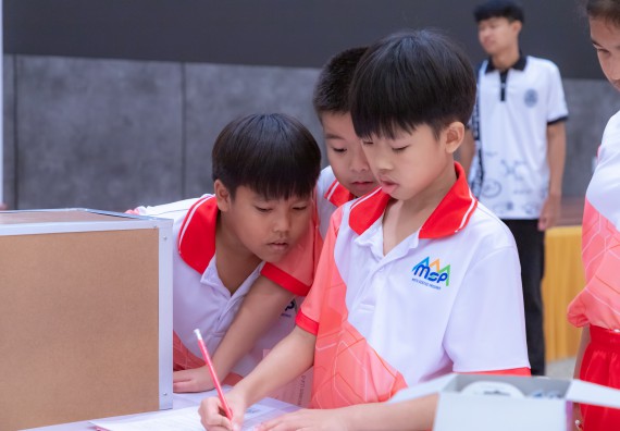 ภาพกิจกรรม คณะวิทยาศาสตร์และเทคโนโลยี มหาวิทยาลัยราชภัฏกำแพงเพชร ร่วมกับโรงเรียนอนุบาลกำแพงเพชร จัดกิจกรรมสะเต็มศึกษา ตามโครงการฝึกทักษะเพื่อพัฒนาอุจฉริยะภาพวิทยาศาสตร์