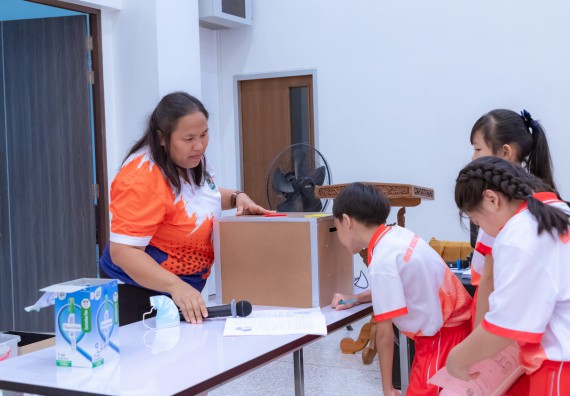 ภาพกิจกรรม คณะวิทยาศาสตร์และเทคโนโลยี มหาวิทยาลัยราชภัฏกำแพงเพชร ร่วมกับโรงเรียนอนุบาลกำแพงเพชร จัดกิจกรรมสะเต็มศึกษา ตามโครงการฝึกทักษะเพื่อพัฒนาอุจฉริยะภาพวิทยาศาสตร์