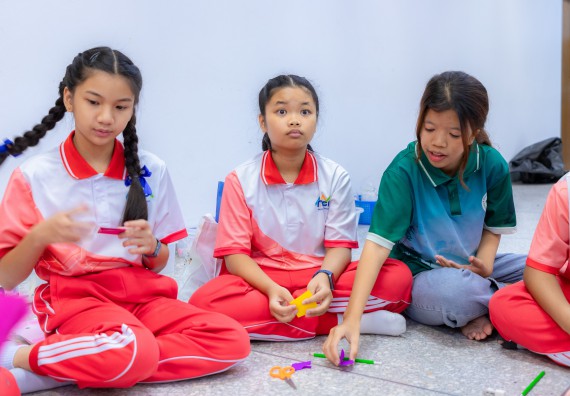 ภาพกิจกรรม คณะวิทยาศาสตร์และเทคโนโลยี มหาวิทยาลัยราชภัฏกำแพงเพชร ร่วมกับโรงเรียนอนุบาลกำแพงเพชร จัดกิจกรรมสะเต็มศึกษา ตามโครงการฝึกทักษะเพื่อพัฒนาอุจฉริยะภาพวิทยาศาสตร์