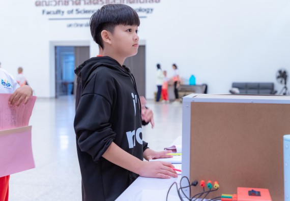 ภาพกิจกรรม คณะวิทยาศาสตร์และเทคโนโลยี มหาวิทยาลัยราชภัฏกำแพงเพชร ร่วมกับโรงเรียนอนุบาลกำแพงเพชร จัดกิจกรรมสะเต็มศึกษา ตามโครงการฝึกทักษะเพื่อพัฒนาอุจฉริยะภาพวิทยาศาสตร์