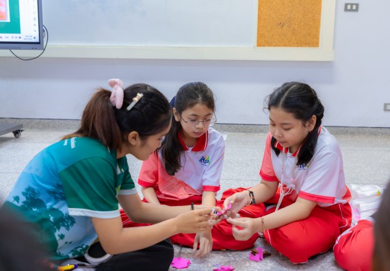 ภาพกิจกรรม คณะวิทยาศาสตร์และเทคโนโลยี มหาวิทยาลัยราชภัฏกำแพงเพชร ร่วมกับโรงเรียนอนุบาลกำแพงเพชร จัดกิจกรรมสะเต็มศึกษา ตามโครงการฝึกทักษะเพื่อพัฒนาอุจฉริยะภาพวิทยาศาสตร์