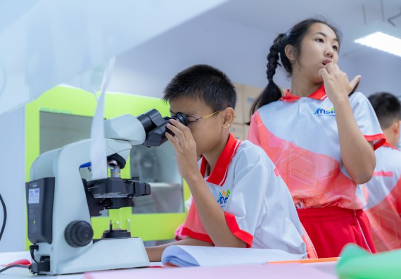 ภาพกิจกรรม คณะวิทยาศาสตร์และเทคโนโลยี มหาวิทยาลัยราชภัฏกำแพงเพชร ร่วมกับโรงเรียนอนุบาลกำแพงเพชร จัดกิจกรรมสะเต็มศึกษา ตามโครงการฝึกทักษะเพื่อพัฒนาอุจฉริยะภาพวิทยาศาสตร์