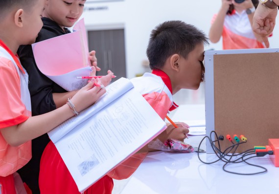 ภาพกิจกรรม คณะวิทยาศาสตร์และเทคโนโลยี มหาวิทยาลัยราชภัฏกำแพงเพชร ร่วมกับโรงเรียนอนุบาลกำแพงเพชร จัดกิจกรรมสะเต็มศึกษา ตามโครงการฝึกทักษะเพื่อพัฒนาอุจฉริยะภาพวิทยาศาสตร์