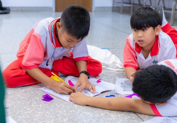 ภาพกิจกรรม คณะวิทยาศาสตร์และเทคโนโลยี มหาวิทยาลัยราชภัฏกำแพงเพชร ร่วมกับโรงเรียนอนุบาลกำแพงเพชร จัดกิจกรรมสะเต็มศึกษา ตามโครงการฝึกทักษะเพื่อพัฒนาอุจฉริยะภาพวิทยาศาสตร์