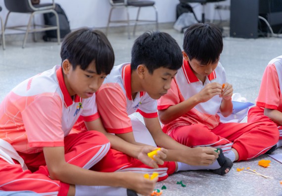 ภาพกิจกรรม คณะวิทยาศาสตร์และเทคโนโลยี มหาวิทยาลัยราชภัฏกำแพงเพชร ร่วมกับโรงเรียนอนุบาลกำแพงเพชร จัดกิจกรรมสะเต็มศึกษา ตามโครงการฝึกทักษะเพื่อพัฒนาอุจฉริยะภาพวิทยาศาสตร์