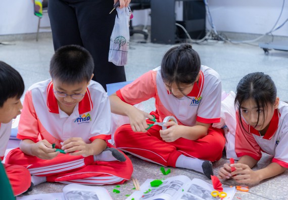 ภาพกิจกรรม คณะวิทยาศาสตร์และเทคโนโลยี มหาวิทยาลัยราชภัฏกำแพงเพชร ร่วมกับโรงเรียนอนุบาลกำแพงเพชร จัดกิจกรรมสะเต็มศึกษา ตามโครงการฝึกทักษะเพื่อพัฒนาอุจฉริยะภาพวิทยาศาสตร์