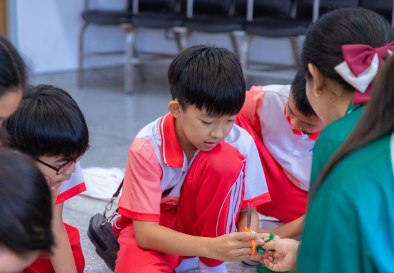 ภาพกิจกรรม คณะวิทยาศาสตร์และเทคโนโลยี มหาวิทยาลัยราชภัฏกำแพงเพชร ร่วมกับโรงเรียนอนุบาลกำแพงเพชร จัดกิจกรรมสะเต็มศึกษา ตามโครงการฝึกทักษะเพื่อพัฒนาอุจฉริยะภาพวิทยาศาสตร์