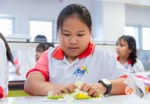 ภาพกิจกรรม คณะวิทยาศาสตร์และเทคโนโลยี มหาวิทยาลัยราชภัฏกำแพงเพชร ร่วมกับโรงเรียนอนุบาลกำแพงเพชร จัดกิจกรรมสะเต็มศึกษา ตามโครงการฝึกทักษะเพื่อพัฒนาอุจฉริยะภาพวิทยาศาสตร์