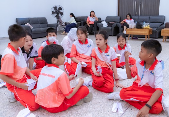 ภาพกิจกรรม คณะวิทยาศาสตร์และเทคโนโลยี มหาวิทยาลัยราชภัฏกำแพงเพชร ร่วมกับโรงเรียนอนุบาลกำแพงเพชร จัดกิจกรรมสะเต็มศึกษา ตามโครงการฝึกทักษะเพื่อพัฒนาอุจฉริยะภาพวิทยาศาสตร์