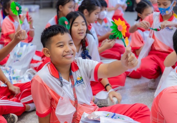 ภาพกิจกรรม คณะวิทยาศาสตร์และเทคโนโลยี มหาวิทยาลัยราชภัฏกำแพงเพชร ร่วมกับโรงเรียนอนุบาลกำแพงเพชร จัดกิจกรรมสะเต็มศึกษา ตามโครงการฝึกทักษะเพื่อพัฒนาอุจฉริยะภาพวิทยาศาสตร์