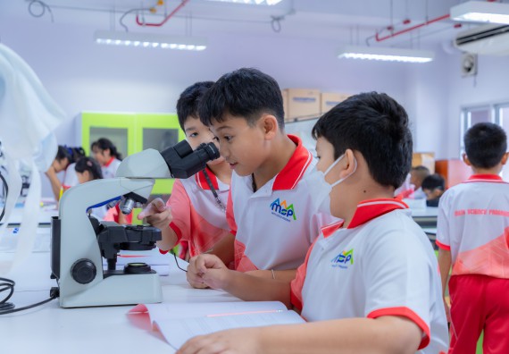 ภาพกิจกรรม คณะวิทยาศาสตร์และเทคโนโลยี มหาวิทยาลัยราชภัฏกำแพงเพชร ร่วมกับโรงเรียนอนุบาลกำแพงเพชร จัดกิจกรรมสะเต็มศึกษา ตามโครงการฝึกทักษะเพื่อพัฒนาอุจฉริยะภาพวิทยาศาสตร์