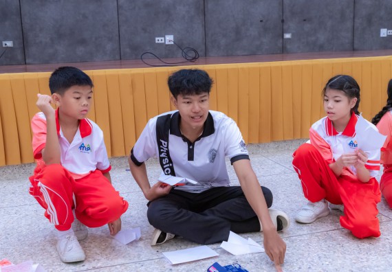 ภาพกิจกรรม คณะวิทยาศาสตร์และเทคโนโลยี มหาวิทยาลัยราชภัฏกำแพงเพชร ร่วมกับโรงเรียนอนุบาลกำแพงเพชร จัดกิจกรรมสะเต็มศึกษา ตามโครงการฝึกทักษะเพื่อพัฒนาอุจฉริยะภาพวิทยาศาสตร์