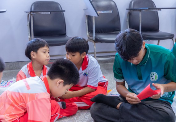 ภาพกิจกรรม คณะวิทยาศาสตร์และเทคโนโลยี มหาวิทยาลัยราชภัฏกำแพงเพชร ร่วมกับโรงเรียนอนุบาลกำแพงเพชร จัดกิจกรรมสะเต็มศึกษา ตามโครงการฝึกทักษะเพื่อพัฒนาอุจฉริยะภาพวิทยาศาสตร์