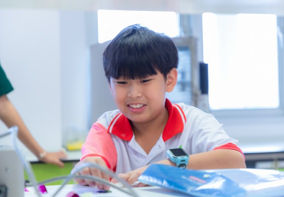 ภาพกิจกรรม คณะวิทยาศาสตร์และเทคโนโลยี มหาวิทยาลัยราชภัฏกำแพงเพชร ร่วมกับโรงเรียนอนุบาลกำแพงเพชร จัดกิจกรรมสะเต็มศึกษา ตามโครงการฝึกทักษะเพื่อพัฒนาอุจฉริยะภาพวิทยาศาสตร์