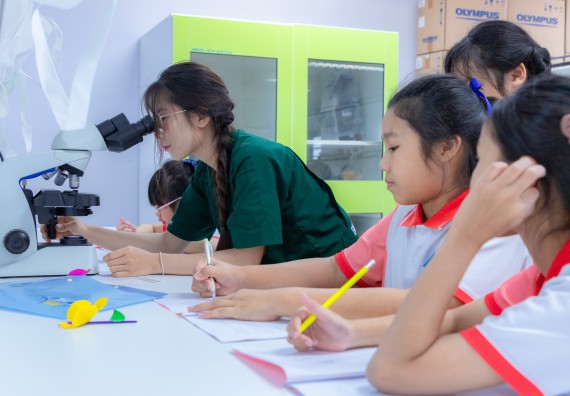 ภาพกิจกรรม คณะวิทยาศาสตร์และเทคโนโลยี มหาวิทยาลัยราชภัฏกำแพงเพชร ร่วมกับโรงเรียนอนุบาลกำแพงเพชร จัดกิจกรรมสะเต็มศึกษา ตามโครงการฝึกทักษะเพื่อพัฒนาอุจฉริยะภาพวิทยาศาสตร์