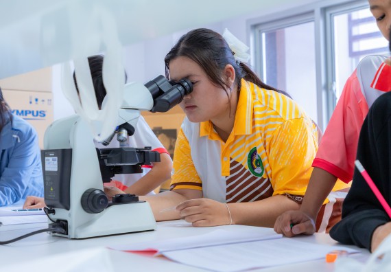 ภาพกิจกรรม คณะวิทยาศาสตร์และเทคโนโลยี มหาวิทยาลัยราชภัฏกำแพงเพชร ร่วมกับโรงเรียนอนุบาลกำแพงเพชร จัดกิจกรรมสะเต็มศึกษา ตามโครงการฝึกทักษะเพื่อพัฒนาอุจฉริยะภาพวิทยาศาสตร์