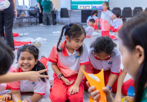 ภาพกิจกรรม คณะวิทยาศาสตร์และเทคโนโลยี มหาวิทยาลัยราชภัฏกำแพงเพชร ร่วมกับโรงเรียนอนุบาลกำแพงเพชร จัดกิจกรรมสะเต็มศึกษา ตามโครงการฝึกทักษะเพื่อพัฒนาอุจฉริยะภาพวิทยาศาสตร์