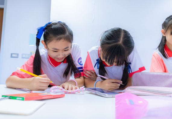 ภาพกิจกรรม คณะวิทยาศาสตร์และเทคโนโลยี มหาวิทยาลัยราชภัฏกำแพงเพชร ร่วมกับโรงเรียนอนุบาลกำแพงเพชร จัดกิจกรรมสะเต็มศึกษา ตามโครงการฝึกทักษะเพื่อพัฒนาอุจฉริยะภาพวิทยาศาสตร์