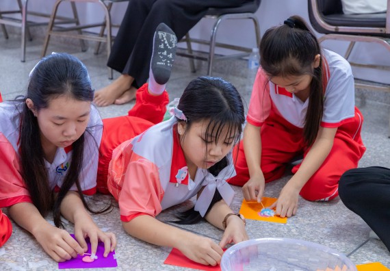 ภาพกิจกรรม คณะวิทยาศาสตร์และเทคโนโลยี มหาวิทยาลัยราชภัฏกำแพงเพชร ร่วมกับโรงเรียนอนุบาลกำแพงเพชร จัดกิจกรรมสะเต็มศึกษา ตามโครงการฝึกทักษะเพื่อพัฒนาอุจฉริยะภาพวิทยาศาสตร์