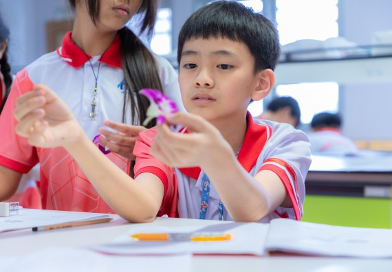 ภาพกิจกรรม คณะวิทยาศาสตร์และเทคโนโลยี มหาวิทยาลัยราชภัฏกำแพงเพชร ร่วมกับโรงเรียนอนุบาลกำแพงเพชร จัดกิจกรรมสะเต็มศึกษา ตามโครงการฝึกทักษะเพื่อพัฒนาอุจฉริยะภาพวิทยาศาสตร์