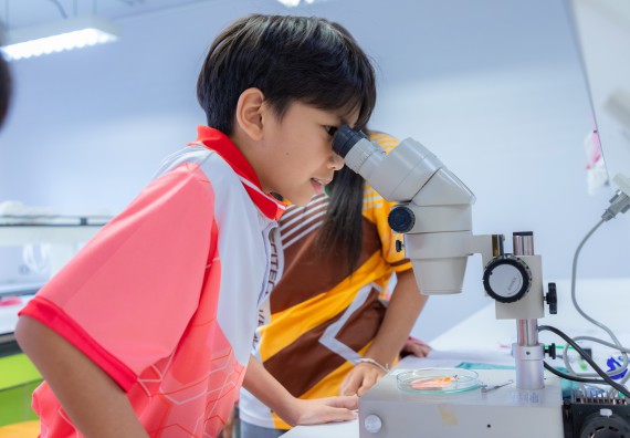 ภาพกิจกรรม คณะวิทยาศาสตร์และเทคโนโลยี มหาวิทยาลัยราชภัฏกำแพงเพชร ร่วมกับโรงเรียนอนุบาลกำแพงเพชร จัดกิจกรรมสะเต็มศึกษา ตามโครงการฝึกทักษะเพื่อพัฒนาอุจฉริยะภาพวิทยาศาสตร์