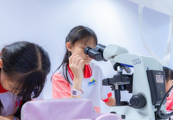 ภาพกิจกรรม คณะวิทยาศาสตร์และเทคโนโลยี มหาวิทยาลัยราชภัฏกำแพงเพชร ร่วมกับโรงเรียนอนุบาลกำแพงเพชร จัดกิจกรรมสะเต็มศึกษา ตามโครงการฝึกทักษะเพื่อพัฒนาอุจฉริยะภาพวิทยาศาสตร์