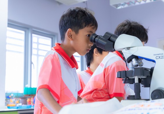 ภาพกิจกรรม คณะวิทยาศาสตร์และเทคโนโลยี มหาวิทยาลัยราชภัฏกำแพงเพชร ร่วมกับโรงเรียนอนุบาลกำแพงเพชร จัดกิจกรรมสะเต็มศึกษา ตามโครงการฝึกทักษะเพื่อพัฒนาอุจฉริยะภาพวิทยาศาสตร์