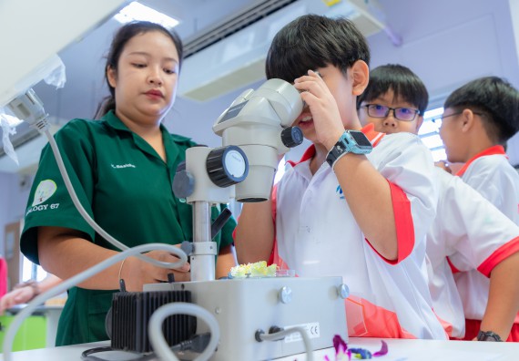 ภาพกิจกรรม คณะวิทยาศาสตร์และเทคโนโลยี มหาวิทยาลัยราชภัฏกำแพงเพชร ร่วมกับโรงเรียนอนุบาลกำแพงเพชร จัดกิจกรรมสะเต็มศึกษา ตามโครงการฝึกทักษะเพื่อพัฒนาอุจฉริยะภาพวิทยาศาสตร์