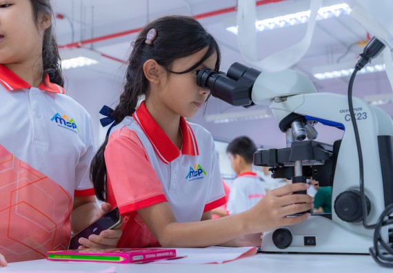 ภาพกิจกรรม คณะวิทยาศาสตร์และเทคโนโลยี มหาวิทยาลัยราชภัฏกำแพงเพชร ร่วมกับโรงเรียนอนุบาลกำแพงเพชร จัดกิจกรรมสะเต็มศึกษา ตามโครงการฝึกทักษะเพื่อพัฒนาอุจฉริยะภาพวิทยาศาสตร์