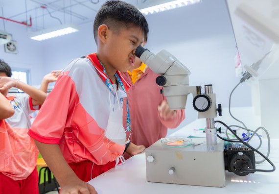 ภาพกิจกรรม คณะวิทยาศาสตร์และเทคโนโลยี มหาวิทยาลัยราชภัฏกำแพงเพชร ร่วมกับโรงเรียนอนุบาลกำแพงเพชร จัดกิจกรรมสะเต็มศึกษา ตามโครงการฝึกทักษะเพื่อพัฒนาอุจฉริยะภาพวิทยาศาสตร์