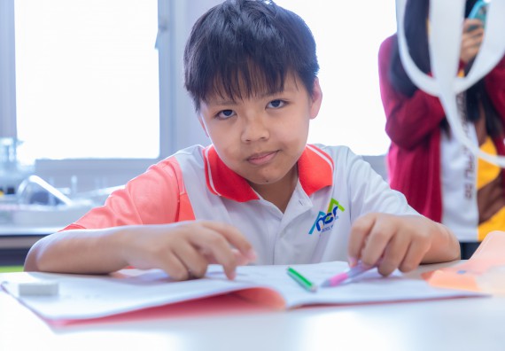 ภาพกิจกรรม คณะวิทยาศาสตร์และเทคโนโลยี มหาวิทยาลัยราชภัฏกำแพงเพชร ร่วมกับโรงเรียนอนุบาลกำแพงเพชร จัดกิจกรรมสะเต็มศึกษา ตามโครงการฝึกทักษะเพื่อพัฒนาอุจฉริยะภาพวิทยาศาสตร์