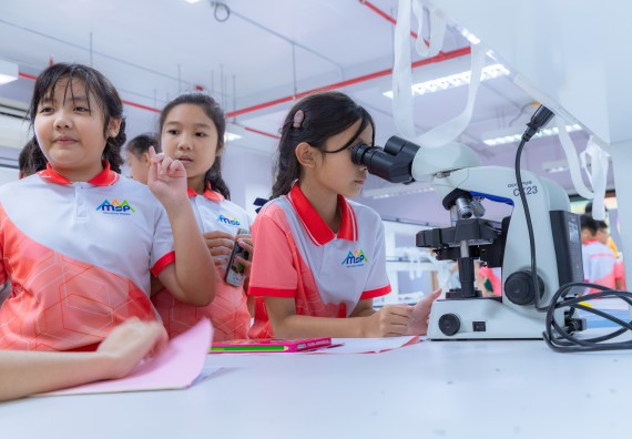 ภาพกิจกรรม คณะวิทยาศาสตร์และเทคโนโลยี มหาวิทยาลัยราชภัฏกำแพงเพชร ร่วมกับโรงเรียนอนุบาลกำแพงเพชร จัดกิจกรรมสะเต็มศึกษา ตามโครงการฝึกทักษะเพื่อพัฒนาอุจฉริยะภาพวิทยาศาสตร์