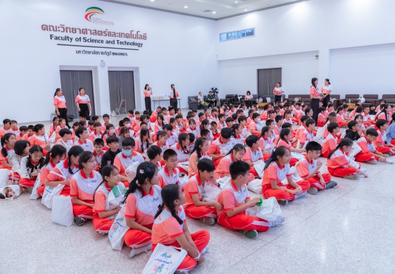 ภาพกิจกรรม คณะวิทยาศาสตร์และเทคโนโลยี มหาวิทยาลัยราชภัฏกำแพงเพชร ร่วมกับโรงเรียนอนุบาลกำแพงเพชร จัดกิจกรรมสะเต็มศึกษา ตามโครงการฝึกทักษะเพื่อพัฒนาอุจฉริยะภาพวิทยาศาสตร์