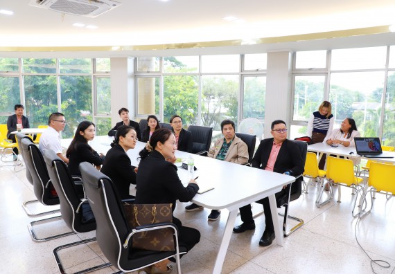 ภาพกิจกรรม  คณะวิทยาศาสตร์และเทคโนโลยีต้อนรับตัวแทนจากวิทยาลัยอาชีวศึกษาและเทคนิคสิบสองปันนา