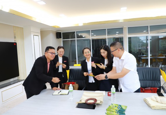 ภาพกิจกรรม  คณะวิทยาศาสตร์และเทคโนโลยีต้อนรับตัวแทนจากวิทยาลัยอาชีวศึกษาและเทคนิคสิบสองปันนา