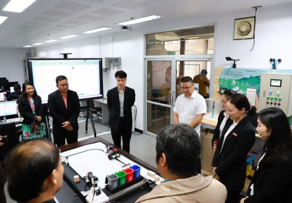 ภาพกิจกรรม  คณะวิทยาศาสตร์และเทคโนโลยีต้อนรับตัวแทนจากวิทยาลัยอาชีวศึกษาและเทคนิคสิบสองปันนา