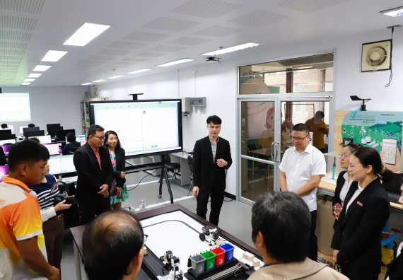 ภาพกิจกรรม  คณะวิทยาศาสตร์และเทคโนโลยีต้อนรับตัวแทนจากวิทยาลัยอาชีวศึกษาและเทคนิคสิบสองปันนา