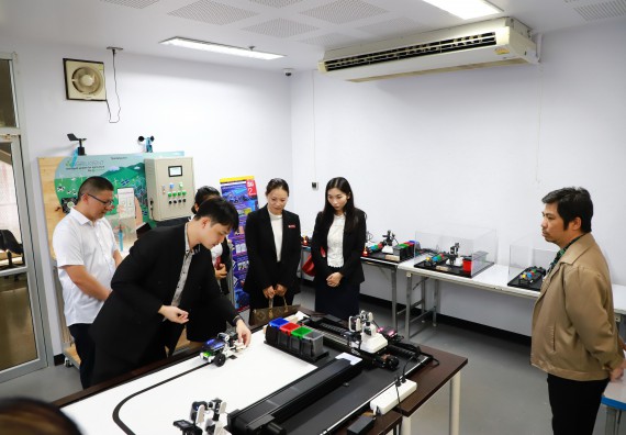 ภาพกิจกรรม  คณะวิทยาศาสตร์และเทคโนโลยีต้อนรับตัวแทนจากวิทยาลัยอาชีวศึกษาและเทคนิคสิบสองปันนา