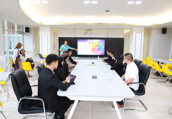 ภาพกิจกรรม  คณะวิทยาศาสตร์และเทคโนโลยีต้อนรับตัวแทนจากวิทยาลัยอาชีวศึกษาและเทคนิคสิบสองปันนา