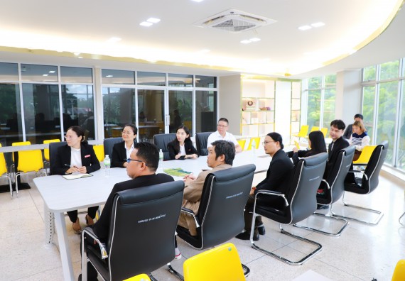 ภาพกิจกรรม  คณะวิทยาศาสตร์และเทคโนโลยีต้อนรับตัวแทนจากวิทยาลัยอาชีวศึกษาและเทคนิคสิบสองปันนา