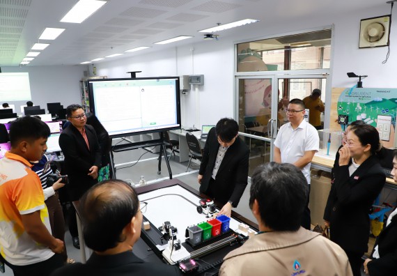 ภาพกิจกรรม  คณะวิทยาศาสตร์และเทคโนโลยีต้อนรับตัวแทนจากวิทยาลัยอาชีวศึกษาและเทคนิคสิบสองปันนา