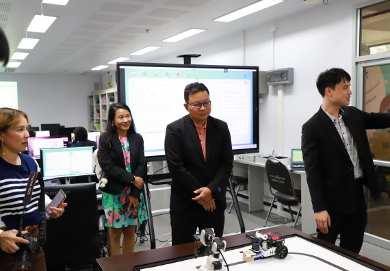 ภาพกิจกรรม  คณะวิทยาศาสตร์และเทคโนโลยีต้อนรับตัวแทนจากวิทยาลัยอาชีวศึกษาและเทคนิคสิบสองปันนา