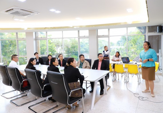 ภาพกิจกรรม  คณะวิทยาศาสตร์และเทคโนโลยีต้อนรับตัวแทนจากวิทยาลัยอาชีวศึกษาและเทคนิคสิบสองปันนา