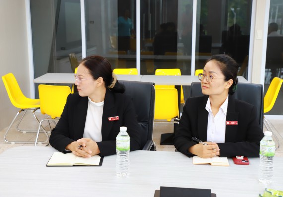 ภาพกิจกรรม  คณะวิทยาศาสตร์และเทคโนโลยีต้อนรับตัวแทนจากวิทยาลัยอาชีวศึกษาและเทคนิคสิบสองปันนา