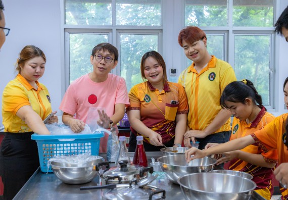 ภาพกิจกรรม  คณะวิทยาศาสตร์และเทคโนโลยี มหาวิทยาลัยราชภัฏกำแพงเพชร ร่วมกับโรงเรียนกำแพงเพชรพิทยาคม จัดกิจกรรมค่ายวิทยาศาสตร์นักเรียนห้องเรียนพิเศษวิทยาศาสตร์